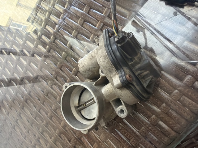 Заслінка повітряна VP4M5U9E927DC FORD