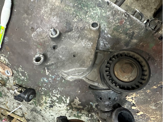 Натягувач приводного ременя Y60115980 MAZDA
