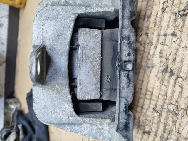 Подушка (опора) двигуна, ліва 1J0199555AJ VAG