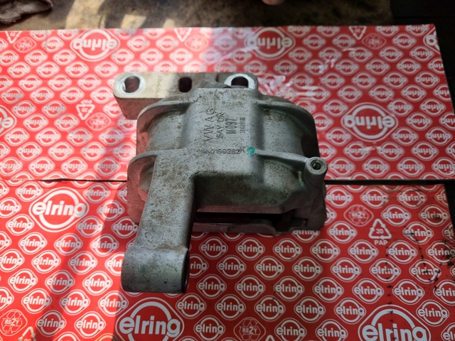 Права опора двигуна 5N0199262F VAG