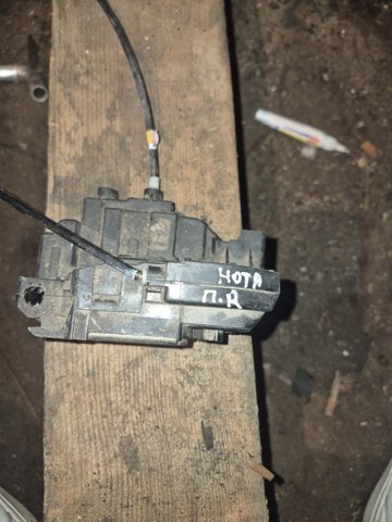 Внутрішній дверний замок 805009U10B NISSAN