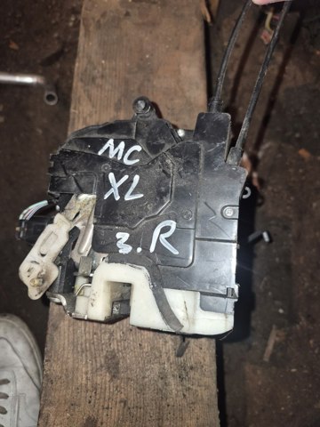 Замок задніх дверей, правих MN145876 MITSUBISHI