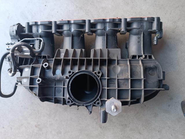 Колектор впускний 06L133201T VAG