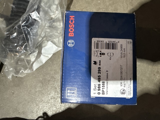Тормозні колодки 0986495299 BOSCH