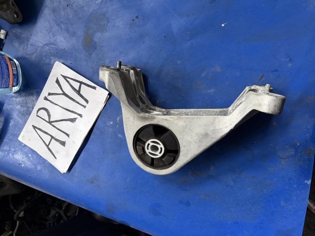 Подушка (опора) двигуна, задня 113205MP0A NISSAN