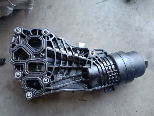 Корпус масляного фільтра 11428580412 BMW