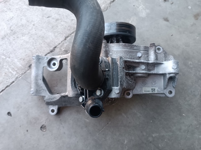 Водяний насос 11518601366 BMW