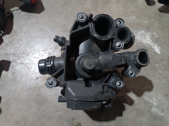 Корпус термостата в зборі 11537644811 BMW