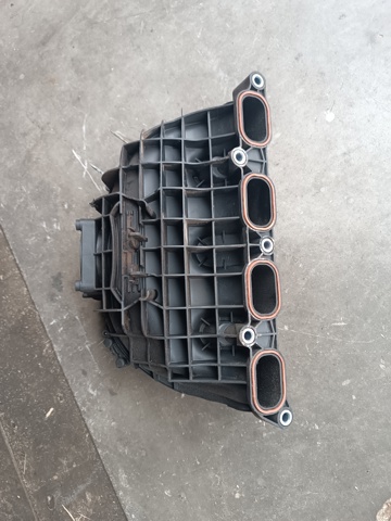Колектор впускний 11617588126 BMW