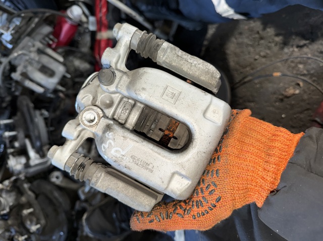 Супорт гальмівний задній правий 13529259 GM