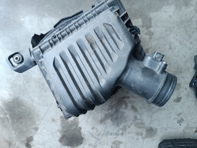 Корпус повітряного фільтра 13717639749 BMW