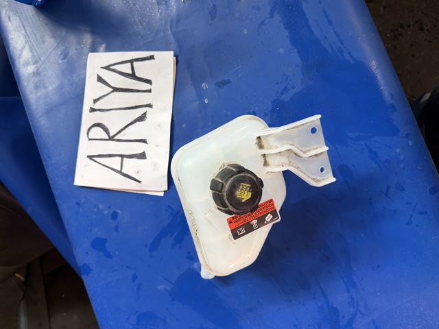 Бачок системи охолодження двигуна розширювальний 217105MP0A NISSAN