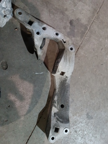 Кріплення кпп 22326861583 BMW