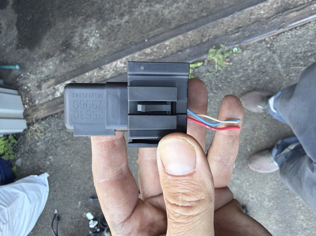 Реле звукового сигналу 2563079960 NISSAN