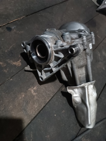 Роздавальна коробка 27107646889 BMW