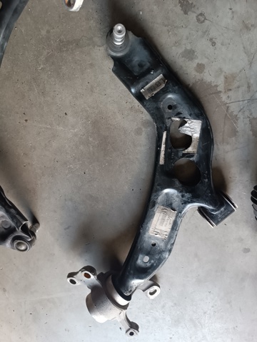 Поперечний важіль 31126879843 BMW