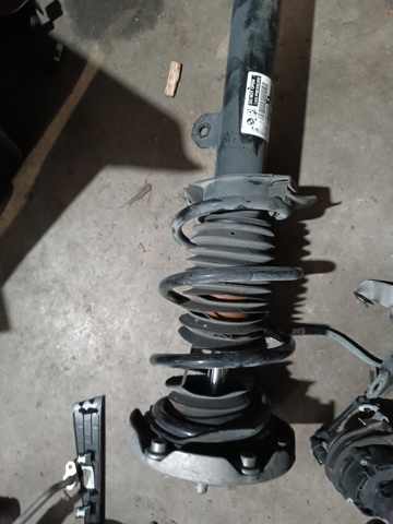 Стійка передня права 31306888462 BMW