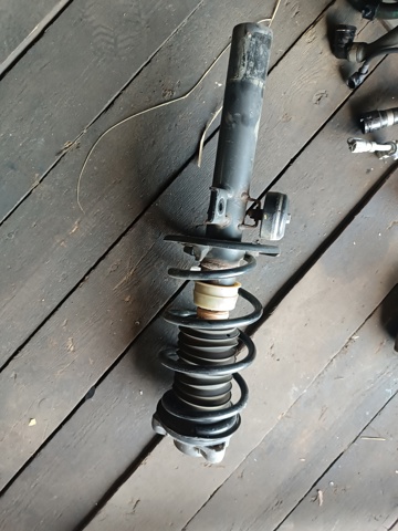 Стійка передня права 31316871780 BMW