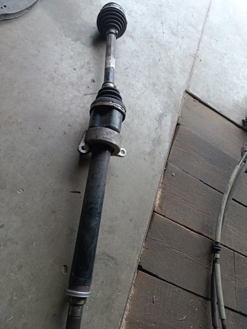 Піввісь передня, права 31608643362 BMW