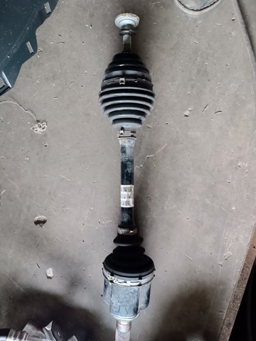 Піввісь передня ліва 31608643375 BMW