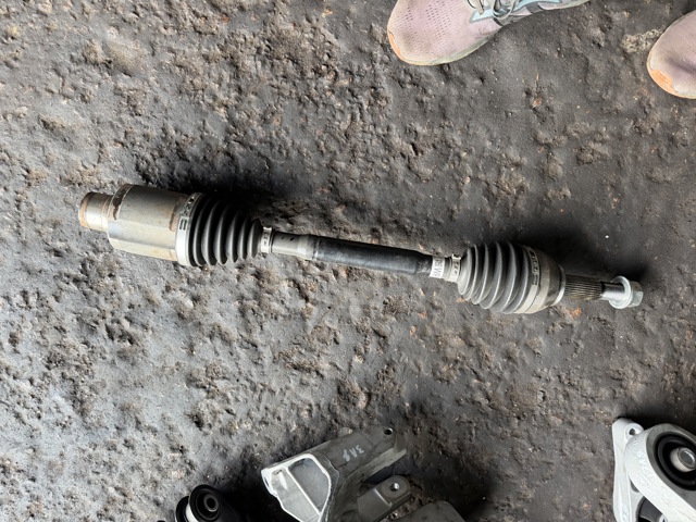 Піввісь задня, права 396005MP0B NISSAN