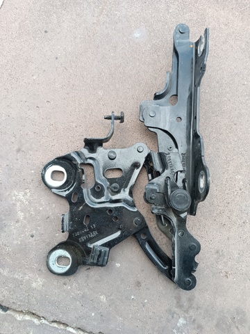 Шарнір капота правий 41007427126 BMW