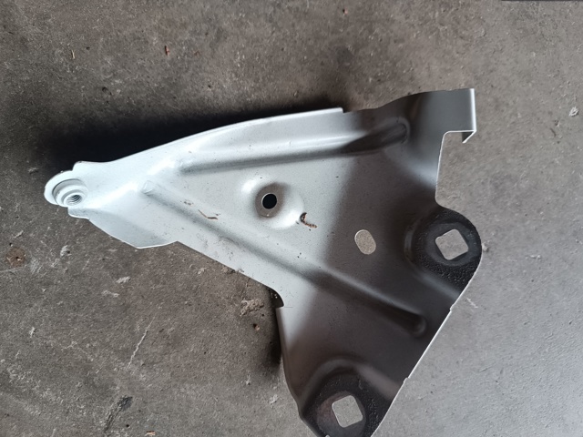 Кронштейн кріплення крила переднього правого, задній 41007427136 BMW