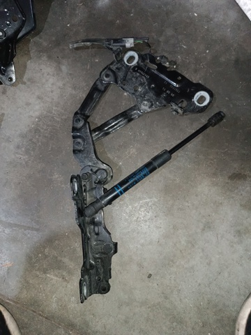 Петля капота, права 41617475792 BMW
