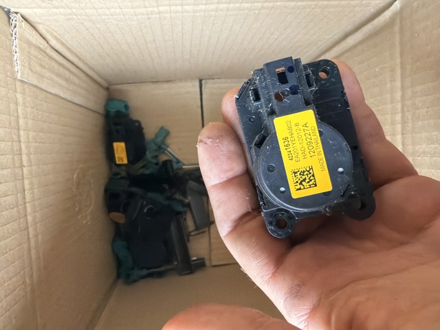 Двигун заслінки печі 42341636 GM