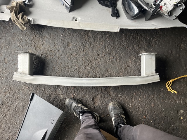 Швелер бампера 42519275 GM