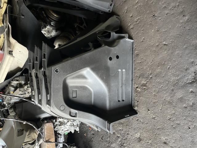 Облицювання багажного відсіку, ліва 42697002 GM