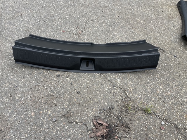 Накладка задньої панелі багажника 42786284 GM