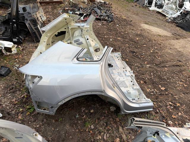 Бічна частина задні праві 4KE809838 VAG