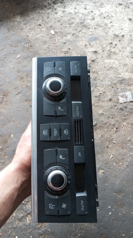 Блок управління режимів опалення / кондиціонування 4L0820043AH VAG