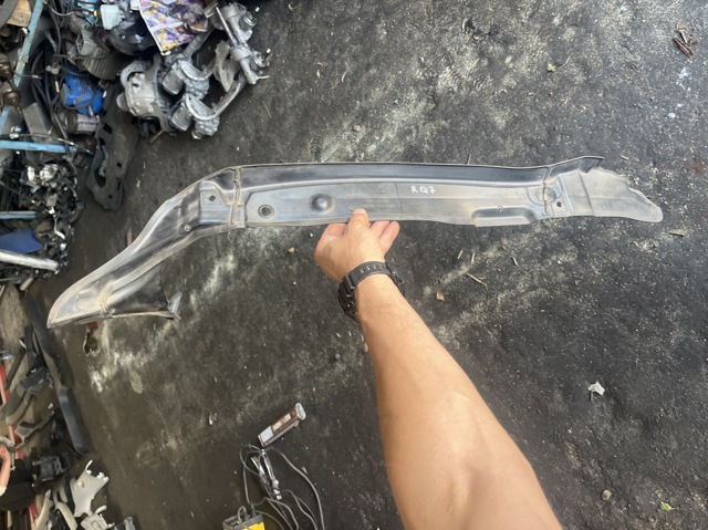 Ущільнювач крила 4L0821112 VAG