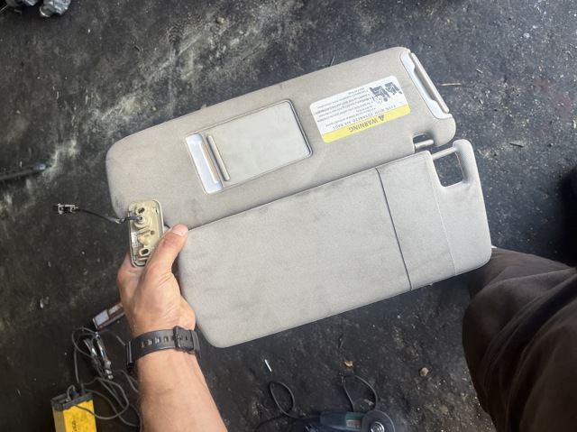Козирок сонцезахисний 4L0857552 VAG