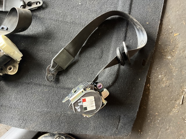 Пасок безпеки задній лівий 4L0857805H VAG