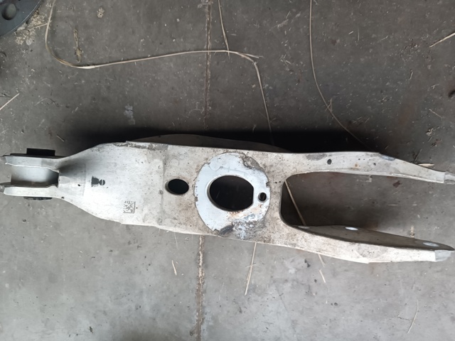 Балансир задній нижній 4M0505311J VAG