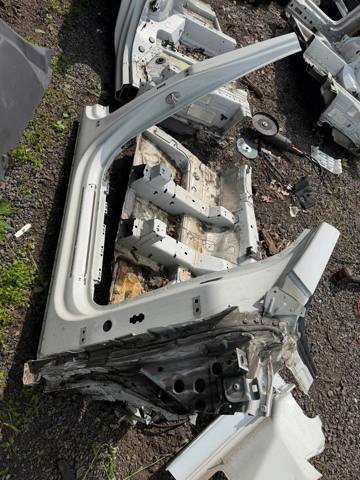 Отвір передніх правих дверей 4M0809840 VAG
