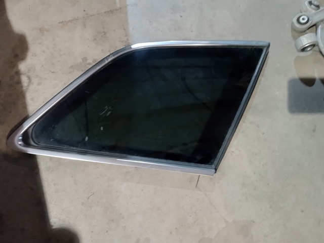 Скло багажного відсіку, праве 4M0845298C VAG