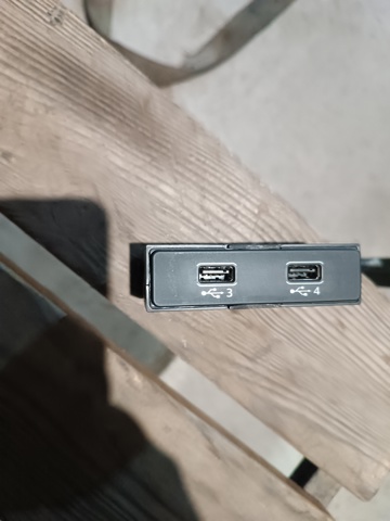 USB-розгалужувач 4N0035722 VAG