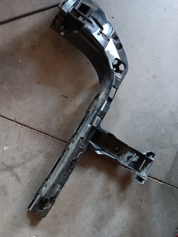 Кронштейн бампера заднього, правий 51127381120 BMW
