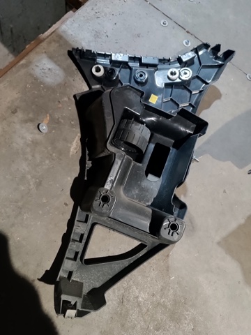 Напрямна заднього бампера, права 51127426438 BMW