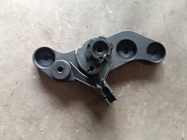 Кронштейн ручки відкривання капота 51237326517 BMW