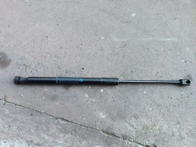 Амортизатор капота газовий 51237329410 BMW