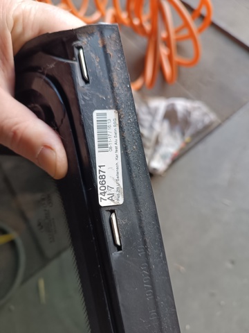 Скло багажника, ліве 51377406871 BMW