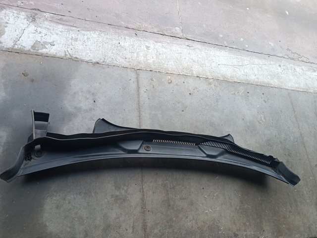 Водостік лобового скла, жабо 51717399015 BMW