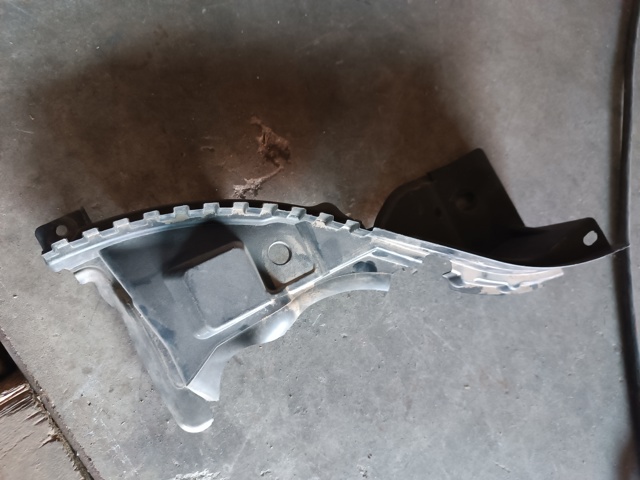 Накладка ринви задня ліва 51767329401 BMW