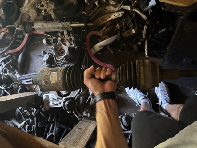 Піввісь задня, ліва 52123661AD CHRYSLER