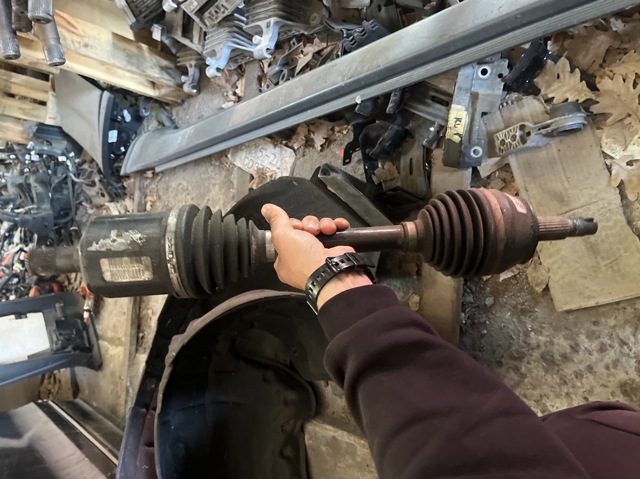 Піввісь передня, права 52123760AC CHRYSLER